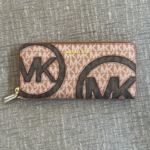 Graphic Logo Continental Wristlet-strap not included - Picture 3 of 14